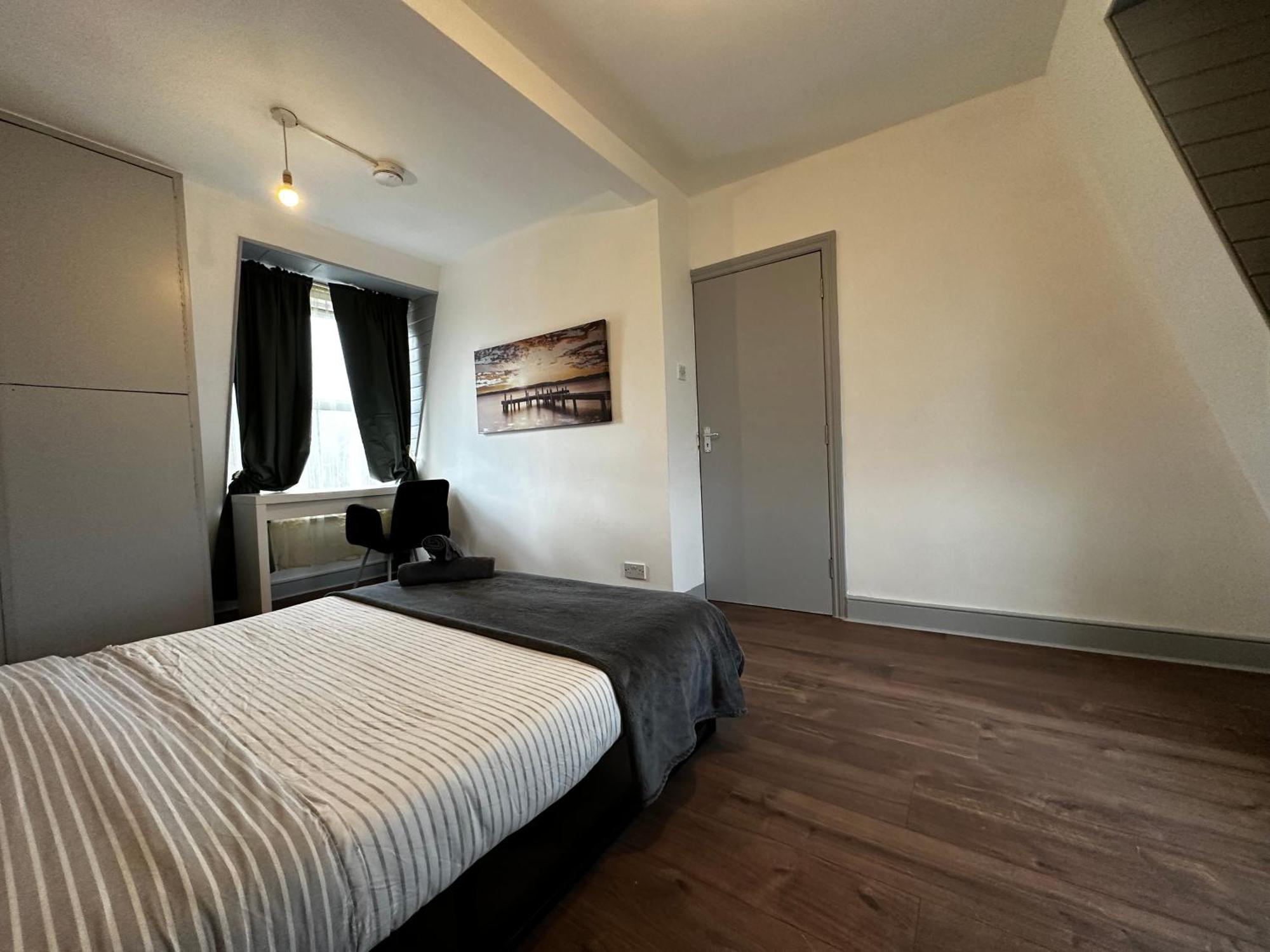 Mileend 4 Large Master Bedroom Privatunterkunft London